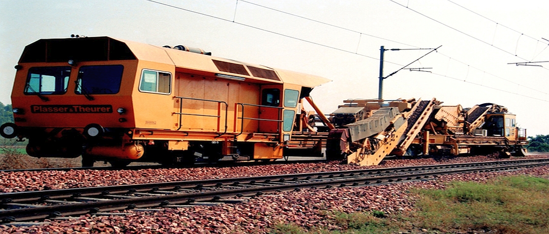 2_shoulder_ballast_cleaning_machine